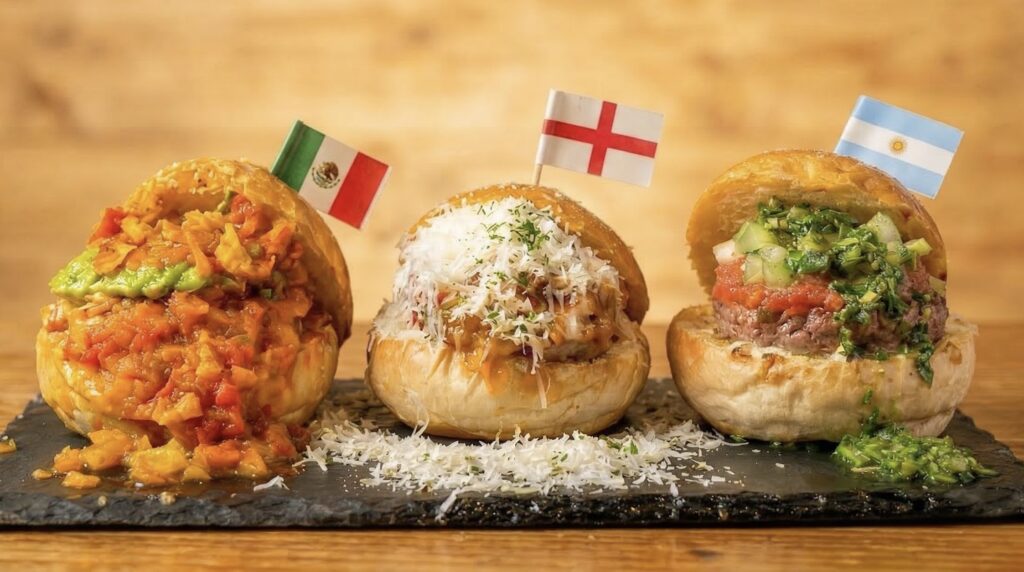 池袋西口で人気のミニバーガースライダー3種盛り（ワールドスライダーフライト）とクラフトビール